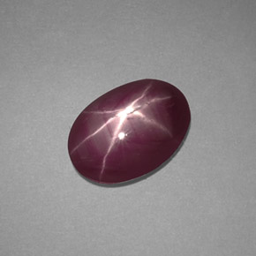 Rubis étoilé rouge naturelle coupe ovale, 1,80 ct, opaque
