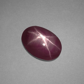Rubis étoilé rouge naturelle coupe ovale, 1,80 ct, opaque