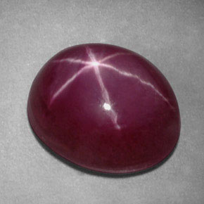 Rubis étoilé rouge naturelle coupe ovale, 5,18 ct, opaque