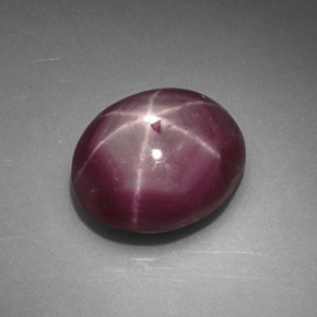 Rubis étoilé rouge naturelle coupe ovale, 4,12 ct, opaque