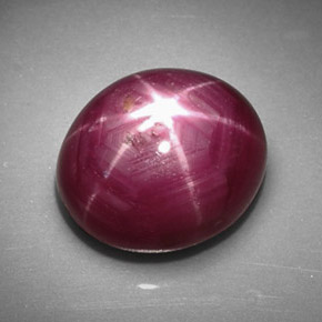 Rubis Étoilé Rouge violacé naturelle Coupe ovale, 5.72 ct, Opaque