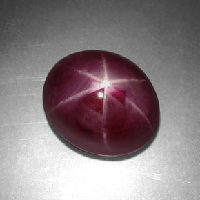 Rubis étoilé rouge naturelle coupe ovale, 5,20 ct, opaque