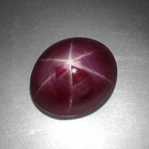 Rubis étoilé rouge naturelle coupe ovale, 5,20 ct, opaque