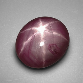 Rubis étoilé rouge naturelle coupe ovale, 3,96 ct, opaque