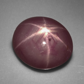 Rubis étoilé rouge naturelle coupe ovale, 5,80 ct, opaque