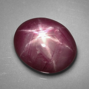 Rubis étoilé rouge naturelle coupe ovale, 4,75 ct, opaque