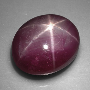 Rubis étoilé rouge naturelle coupe ovale, 5,68 ct, opaque