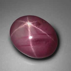 Rubis étoilé rouge naturelle coupe ovale, 4,09 ct, opaque