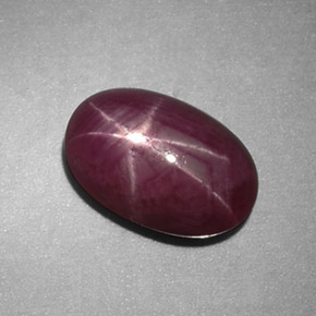 Rubis étoilé rouge naturelle coupe ovale, 1,62 ct, opaque