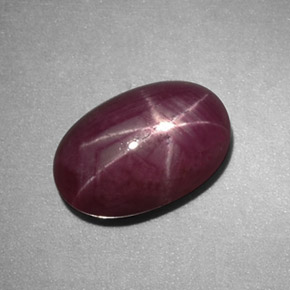 Rubis étoilé rouge naturelle coupe ovale, 1,62 ct, opaque