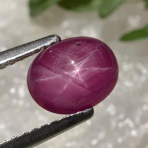 Rubis étoilé rouge naturelle coupe ovale, 2,14 ct, translucide