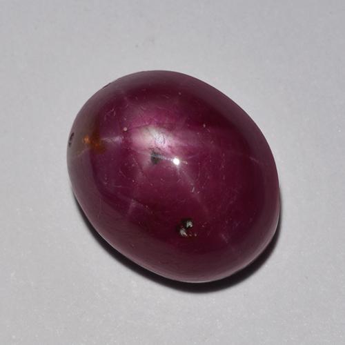 Rubis étoilé rouge naturelle coupe ovale, 8,39 ct, opaque