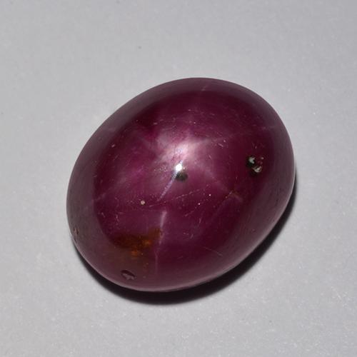 Rubis étoilé rouge naturelle coupe ovale, 8,39 ct, opaque