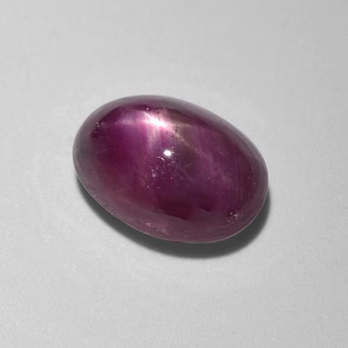 Rubis étoilé rouge naturelle coupe ovale, 0,83 ct, translucide