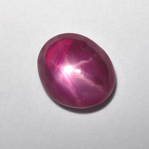 Rubis étoilé rouge naturelle coupe ovale, 0,64 ct, translucide