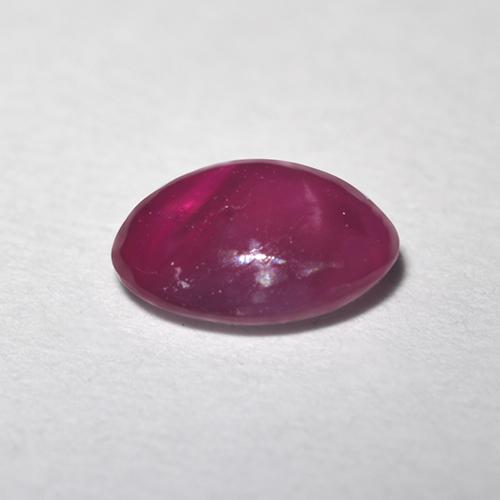 Rubis étoilé rouge naturelle coupe ovale, 0,64 ct, translucide