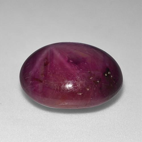 Rubis étoilé rouge naturelle coupe ovale, 13,24 ct, opaque
