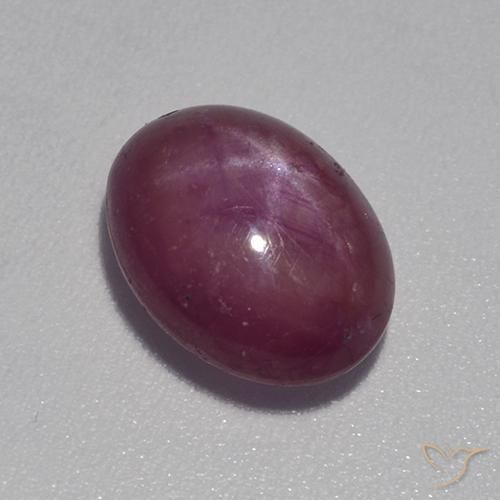 Rubis étoilé Pourpre prune naturelle ovale, 4.56 ct, Opaque