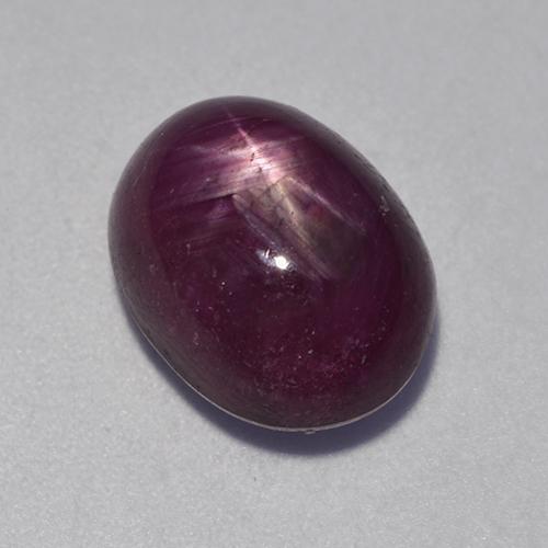 Rubis étoilé pourpre naturelle coupe ovale, 8,32 ct, opaque