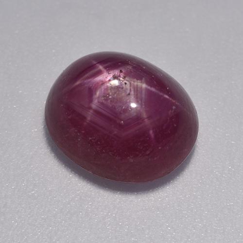 Rubis étoilé pourpre naturelle coupe ovale, 4,59 ct, translucide