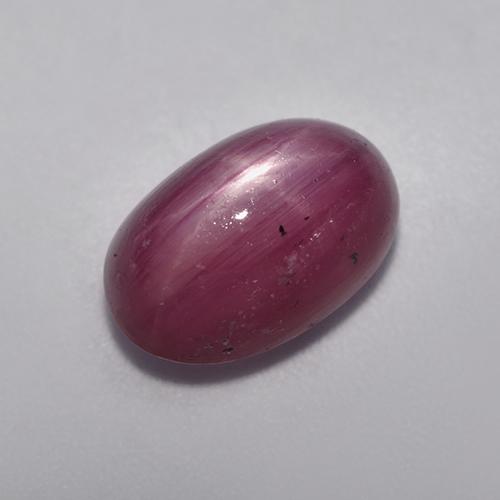 Rubis étoilé pourpre naturelle coupe ovale, 5,49 ct, opaque