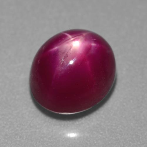 Rubis étoilé pourpre naturelle coupe ovale, 4,05 ct, translucide