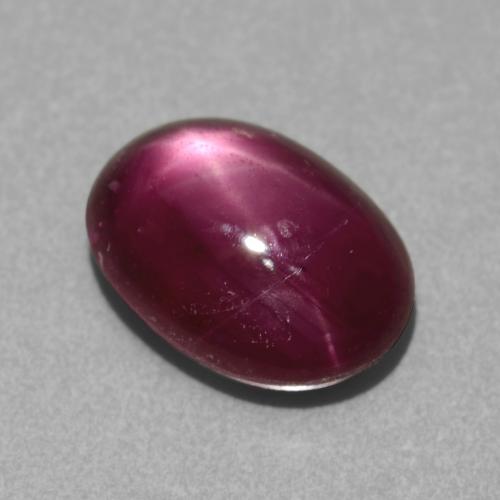 Rubis étoilé pourpre naturelle coupe ovale, 3,03 ct, translucide