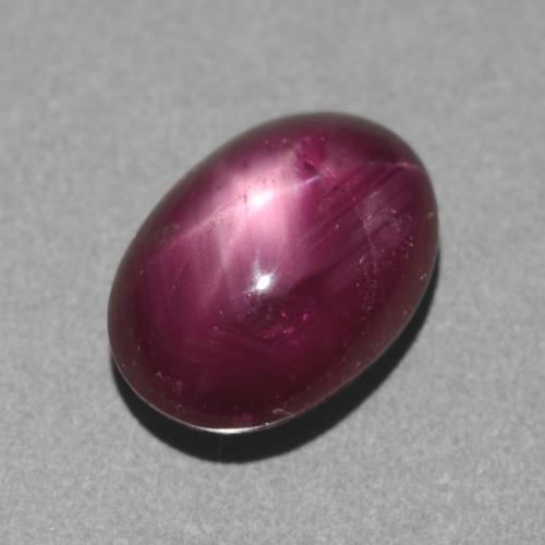 Rubis étoilé pourpre naturelle coupe ovale, 3,03 ct, translucide