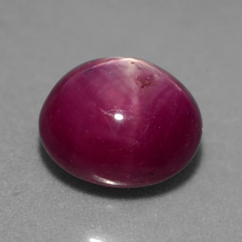 Rubis étoilé pourpre naturelle coupe ovale, 5,38 ct, translucide