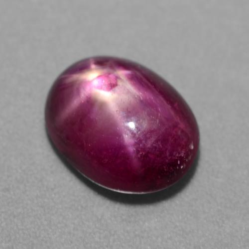 Rubis étoilé pourpre naturelle coupe ovale, 3,81 ct, translucide