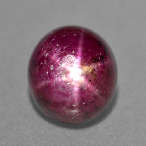 Rubis étoilé pourpre naturelle coupe ovale, 4,75 ct, translucide