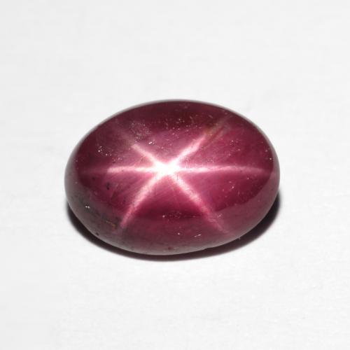 Rubis étoilé rouge naturelle coupe ovale, 3,19 ct, opaque
