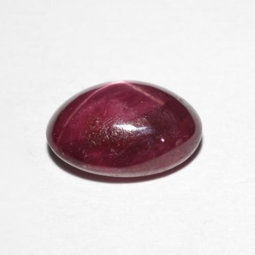 Rubis étoilé rouge naturelle coupe ovale, 3,19 ct, opaque