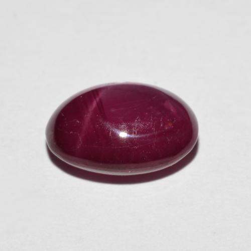 Rubis étoilé rouge naturelle coupe ovale, 4,41 ct, opaque