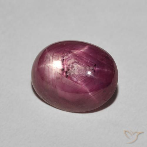 Rubis étoilé Violet rougeâtre naturelle ovale, 4.38 ct, Opaque