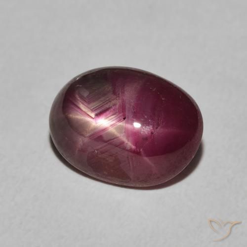 Rubis étoilé Pourpre prune naturelle ovale, 4.72 ct, Opaque