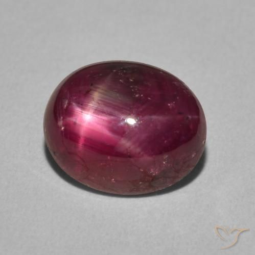 Rubis étoilé Rouge moyen naturelle ovale, 4.54 ct, Opaque