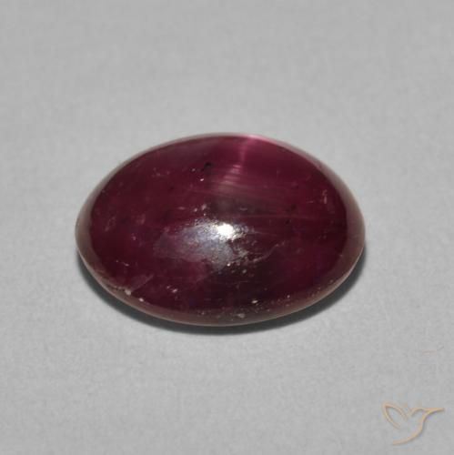 Rubis étoilé Rouge moyen naturelle ovale, 4.54 ct, Opaque