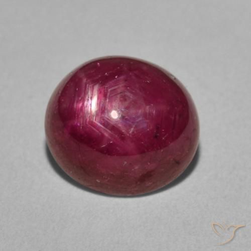 Rubis étoilé Pourpre de baie naturelle ovale, 5.50 ct, Opaque