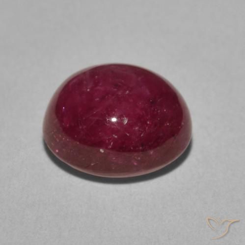 Rubis étoilé Pourpre de baie naturelle ovale, 5.50 ct, Opaque