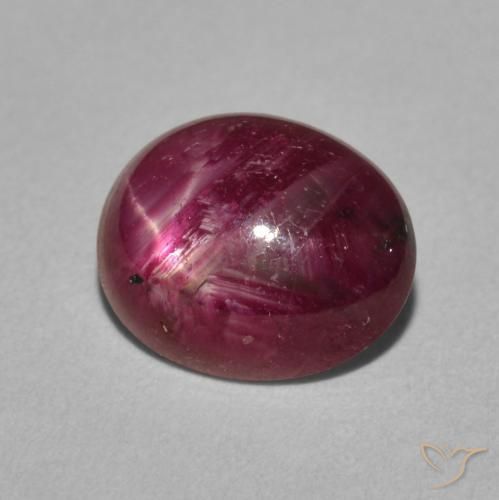 Rubis étoilé Pourpre de baie naturelle ovale, 4.45 ct, Opaque