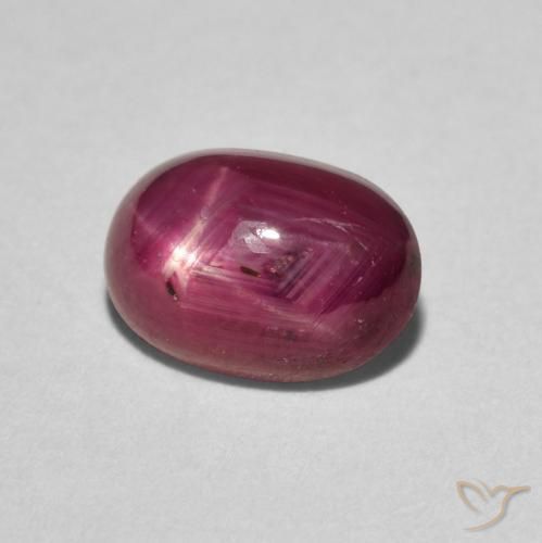 Rubis étoilé Vin rouge profond naturelle ovale, 2.97 ct, Opaque