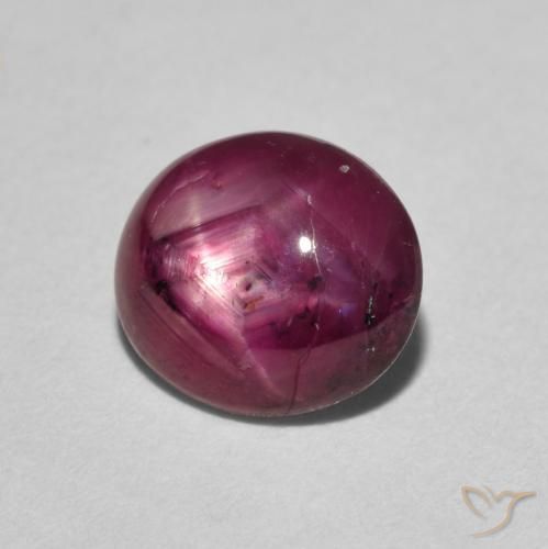 Rubis étoilé Rouge foncé naturelle ovale, 3.05 ct, Opaque