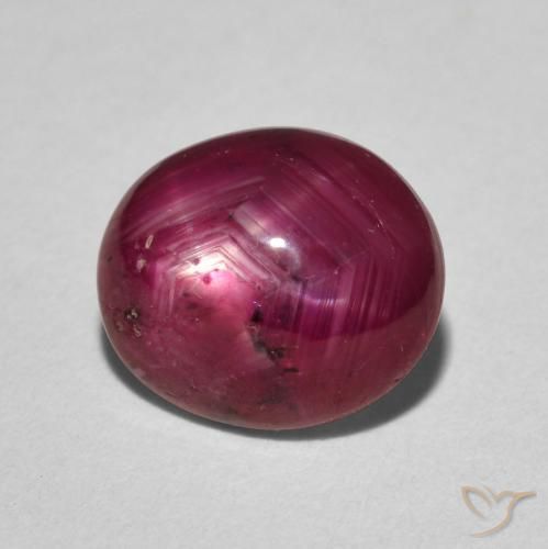 Rubis étoilé Rouge foncé naturelle ovale, 4.40 ct, Opaque