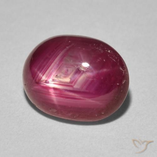 Rubis étoilé Vin rouge profond naturelle ovale, 4.42 ct, Opaque