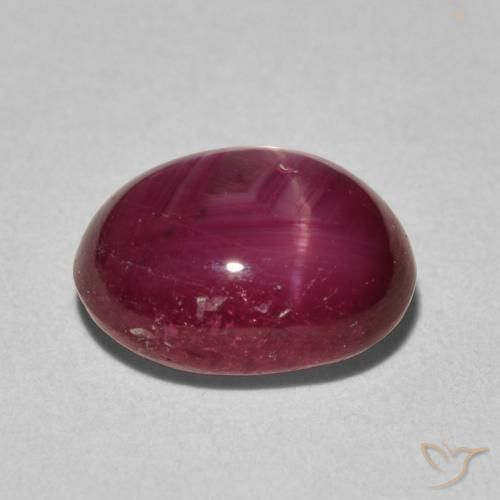 Rubis étoilé Vin rouge profond naturelle ovale, 4.42 ct, Opaque
