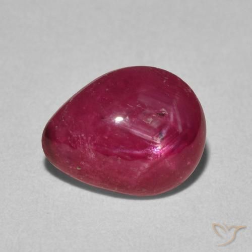 Rubis étoilé Rouge moyen naturelle En forme de poire, 2.84 ct, Opaque