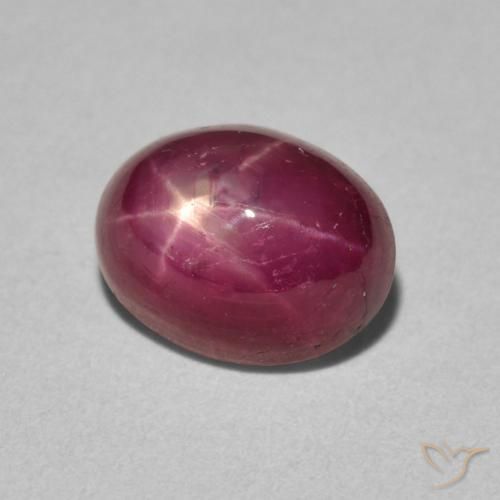 Rubis étoilé rouge naturelle coupe ovale, 3,42 ct, opaque