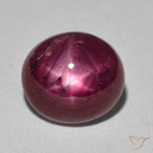 Rubis étoilé rouge naturelle coupe ovale, 4,58 ct, opaque