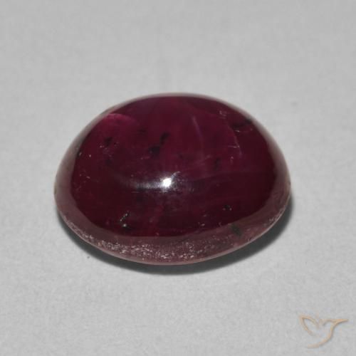 Rubis étoilé rouge naturelle coupe ovale, 4,58 ct, opaque
